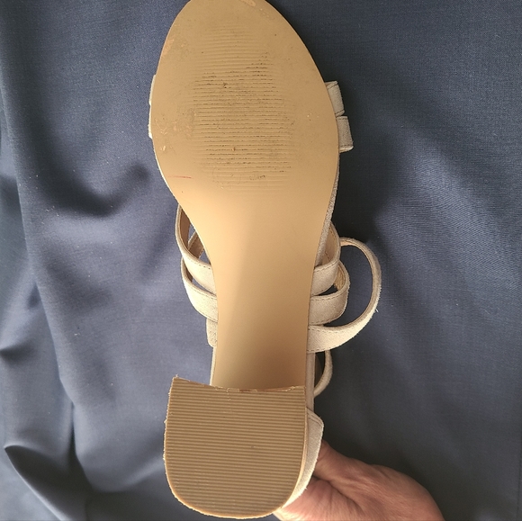 STEVE MADDEN Grey Beige 🍁 Microsuede 3.5" Block Heel Sandals 11 - Picture 8 of 12